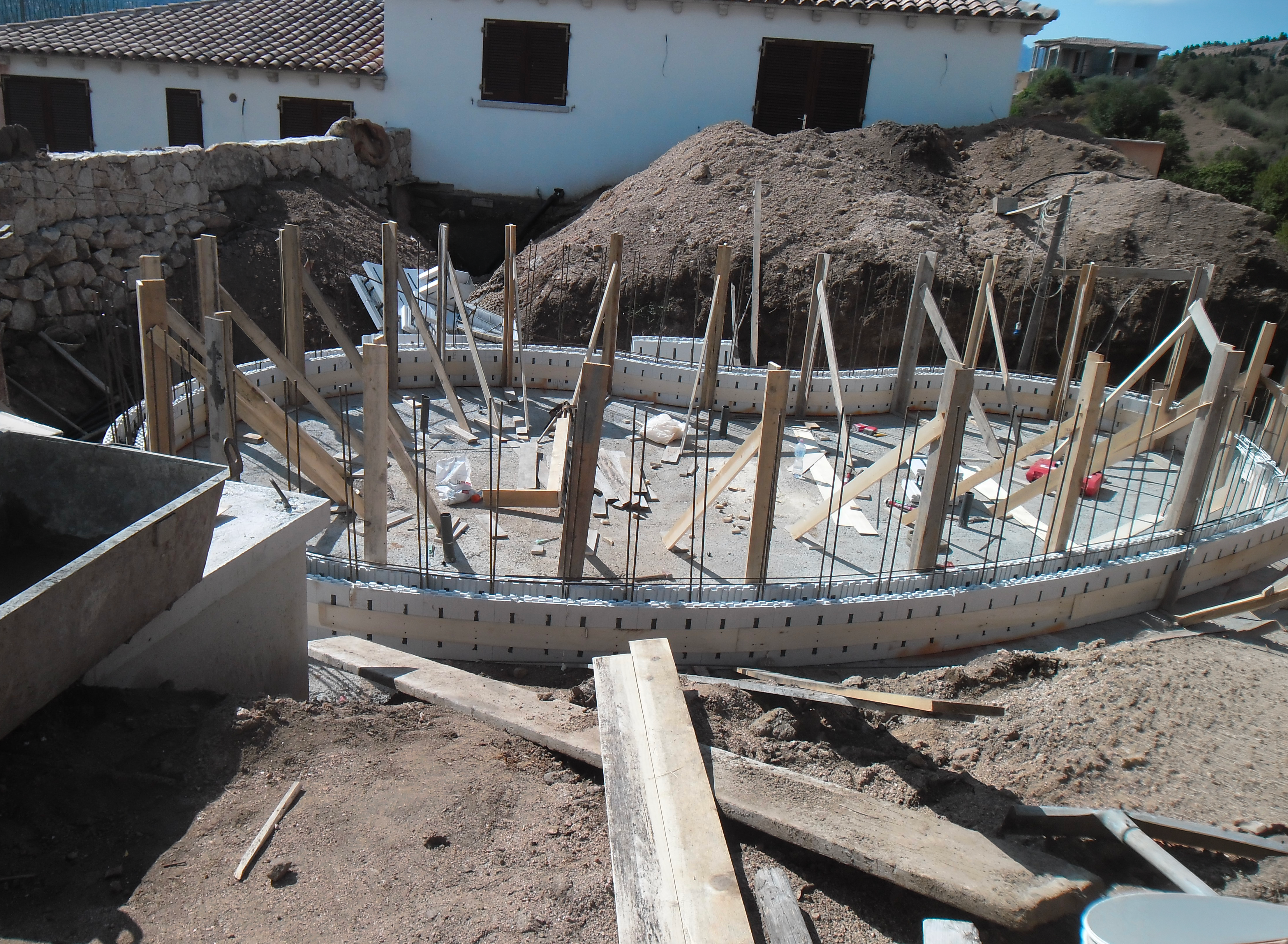 Piscina in costruzione - Fresi Costruzioni