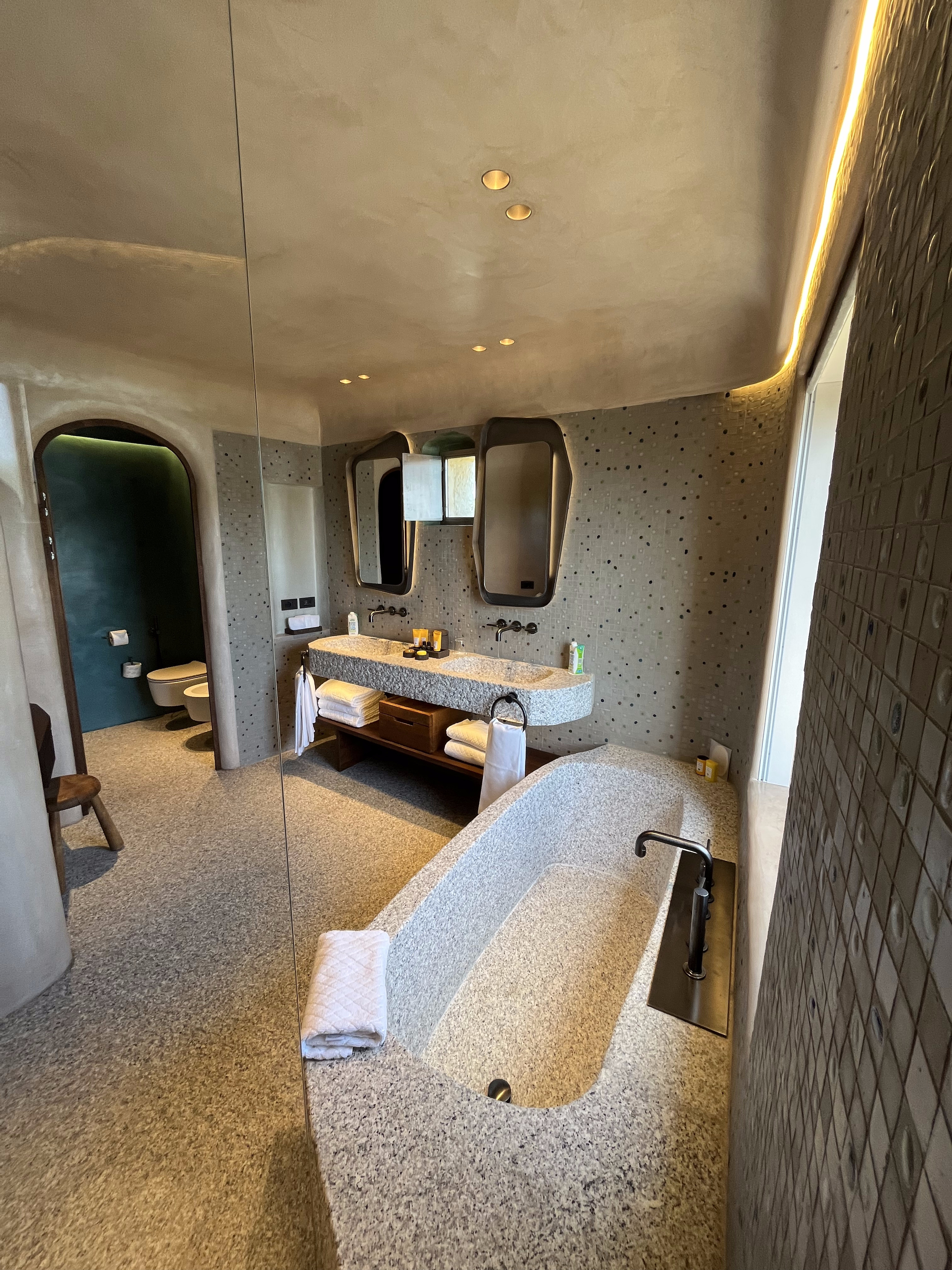 Bagno in granito di Gallura - Fresi Costruzioni